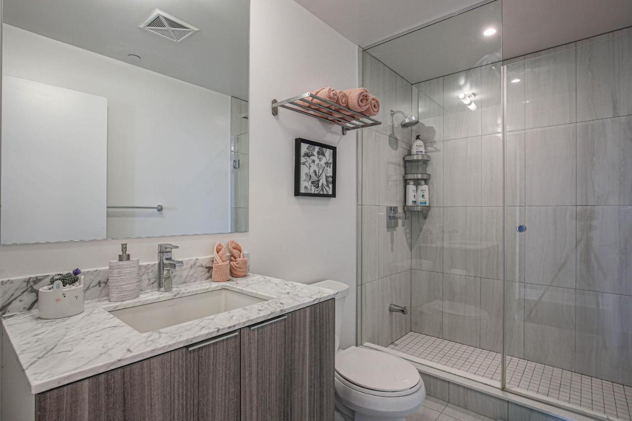 Luxury View In Toronto Downtown 3 Bedroom 2.5 Bathroom 1 Parking Exterior photo